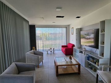 ALQUILER CASA AMOBLADA ALMA GARDENIA 3 HAB PILETA