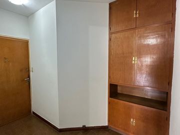 Monoamb. divisible en alquiler c/ balcón luminoso