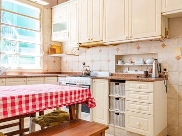 CASA 3 DORMI CON PATIO Y QUINCHO EN VENTA ABASTO