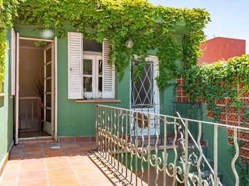 CASA 3 DORMI CON PATIO Y QUINCHO EN VENTA ABASTO