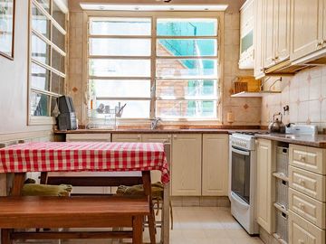 CASA 3 DORMI CON PATIO Y QUINCHO EN VENTA ABASTO