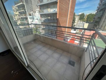 MONOAMBIENTE ALQUILER FLORES BALCON APTO PROF.