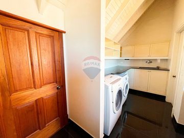 CASA 5 AMBIENTES EN VENTA BERNAL PISC/COCH/QUINCHO