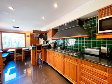 CASA 5 AMBIENTES EN VENTA BERNAL PISC/COCH/QUINCHO