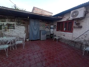 VENTA DE CASA (4 AMBIENTES) EN LAS HERAS
