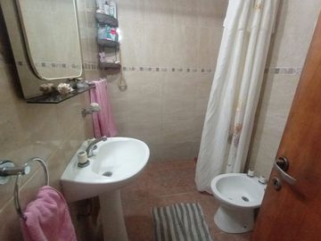 VENTA DE CASA (4 AMBIENTES) EN LAS HERAS