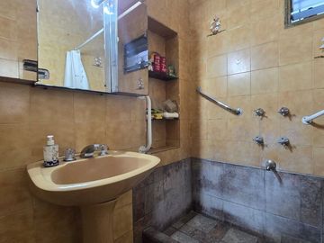 VENTA CASA 4/5 AMB. FLORES LOTE PROPIO 2 PLANTAS