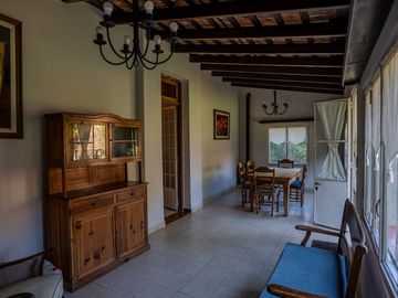 Casa 7 ambs. Parque y piscina. Escucha ofertas