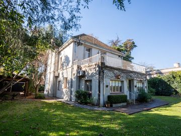 Casa 7 ambs. Parque y piscina. Escucha ofertas