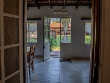 Casa 7 ambs. Parque y piscina. Escucha ofertas