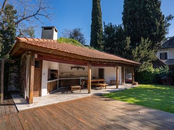 Casa 7 ambs. Parque y piscina. Escucha ofertas