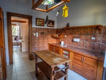 Casa 7 ambs. Parque y piscina. Escucha ofertas
