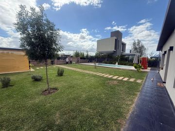 CASA 2 AMBIENTES EN VENTA CANNING