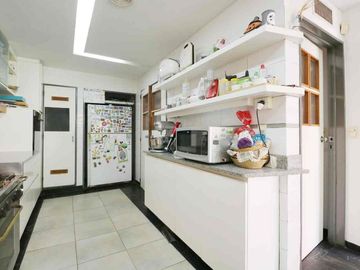 VENTA CASA 6 AMBIENTES,  PILETA, QUINCHO Y COCHERA