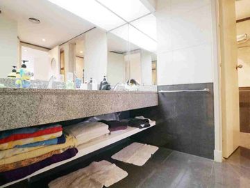 VENTA CASA 6 AMBIENTES,  PILETA, QUINCHO Y COCHERA