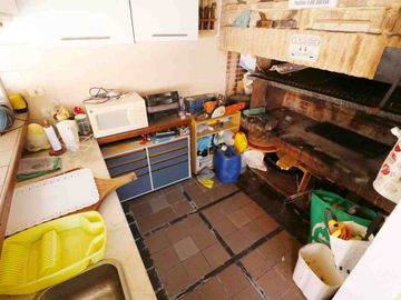 VENTA CASA 6 AMBIENTES,  PILETA, QUINCHO Y COCHERA