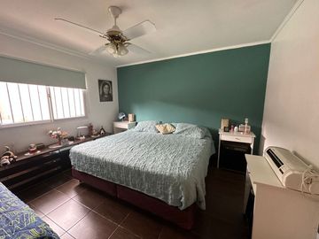 VENTA LOTE 2 CASAS 3 AMB PILETA COCHERA NAVARRO