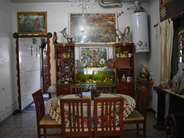 VENTA CASA 4 AMBIENTES EN CASTELAR PATIO GARAGE