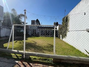 VENTA CASA 4 AMBIENTES EN CASTELAR PATIO GARAGE