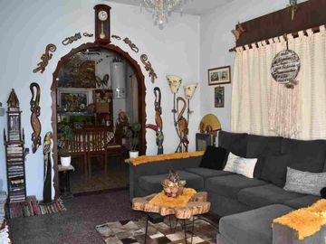 VENTA CASA 4 AMBIENTES EN CASTELAR PATIO GARAGE