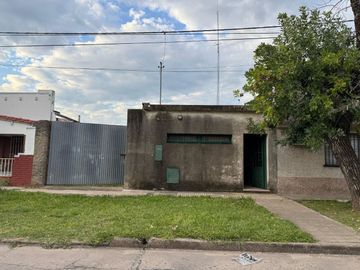 VENTA LOCAL/OFICINA A REFACCIONAR CON GALPON