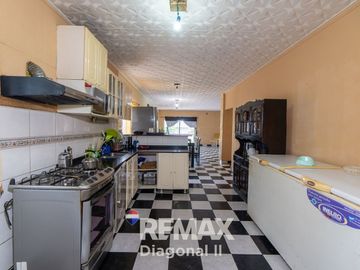 CASA Y LOCALES EN VENTA EN ROMERO