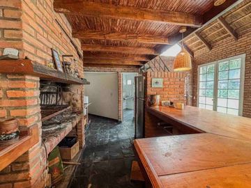 VENTA DE CASA 4 DORMITORIOS + PILETA