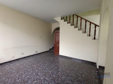 Casa En Esquina De 165 M² En Los Olivos | Ideal Para Inversión O Vivienda Multifamiliar