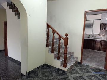 Casa En Esquina De 165 M² En Los Olivos | Ideal Para Inversión O Vivienda Multifamiliar
