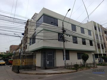 Casa En Esquina De 165 M² En Los Olivos | Ideal Para Inversión O Vivienda Multifamiliar