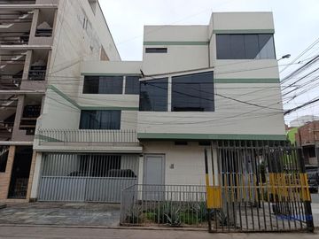 Casa En Esquina De 165 M² En Los Olivos | Ideal Para Inversión O Vivienda Multifamiliar