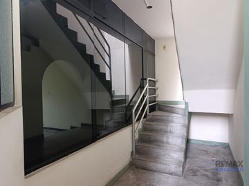 Casa En Esquina De 165 M² En Los Olivos | Ideal Para Inversión O Vivienda Multifamiliar