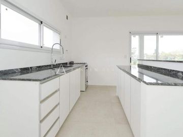 Casa en venta en Santa Elena Pilar del Este