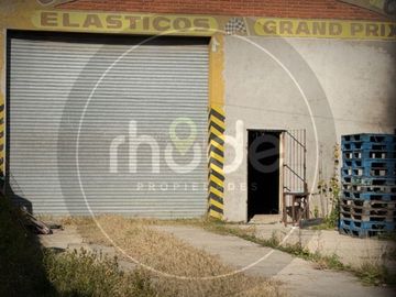 Calle 41 entre 15 y 16 - Galón comercial sobre avenida en Santa Teresita