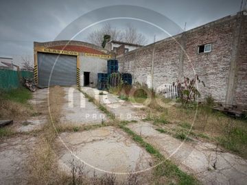 Calle 41 entre 15 y 16 - Galón comercial sobre avenida en Santa Teresita