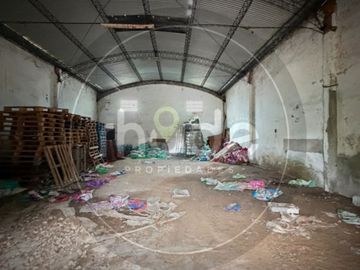Calle 41 entre 15 y 16 - Galón comercial sobre avenida en Santa Teresita