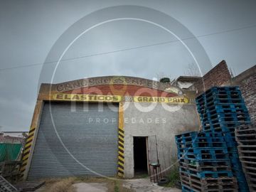 Calle 41 entre 15 y 16 - Galón comercial sobre avenida en Santa Teresita