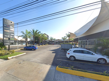 LOCAL EN RENTA EN MÉRIDA YUCATÁN EN MONTEBELLO, EN PLAZA COMERCIAL SOBRE AVENIDA