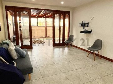 Casa Remodelada con Jardín y Piscina en Av. Pezet – San Isidro