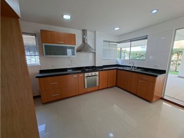 SE VENDE CASA DE LUJO EN CONDOMINIO NORTE ARMENIA