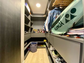VENDEMOS APARTAMENTO DÉ LUJO REMODELADO EN ÉL POBLADO SECTOR LOMAS 2