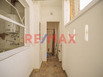 ALQUILER DE DPTO. 3 AMB. CON PATIO EN BALVANERA