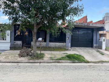 CASA EN VENTA - 2 DORMITORIOS -B° JOSÉ I. DIAZ 1A