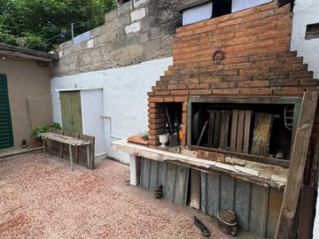 CASA EN VENTA - 2 DORMITORIOS -B° JOSÉ I. DIAZ 1A