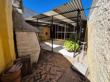 VENTA CASA MULTIFAMILIAR COCHERA JARDIN Y QUINCHO