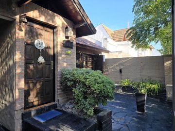 VENTA CASA 5 AMBIENTES CASTELAR NORTE