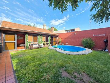 VENTA CASA 5 AMBIENTES CASTELAR NORTE