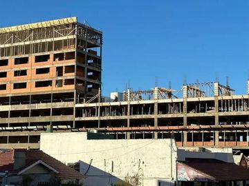 Dpto 1 dormitorio a una cuadra del mar con cochera