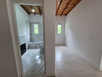 VENTA CASA EN POZO 3 AMB  BARRIO CERRADO / PERMUTA
