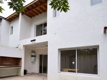 VENTA CASA EN POZO 3 AMB  BARRIO CERRADO / PERMUTA